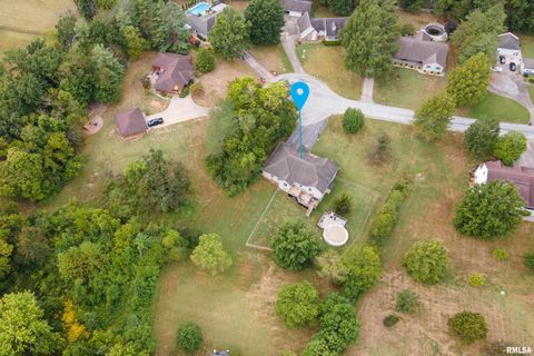 Tiny photo for 186 Bonnie Brae Road, Carbondale, IL 62901 (MLS # EB459672)