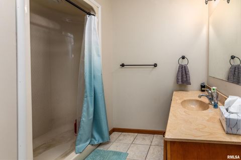 Tiny photo for 186 Bonnie Brae Road, Carbondale, IL 62901 (MLS # EB459672)