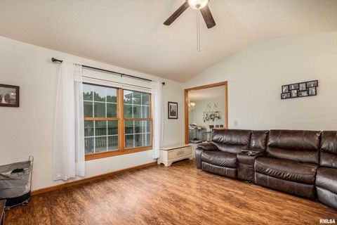 Tiny photo for 186 Bonnie Brae Road, Carbondale, IL 62901 (MLS # EB459672)