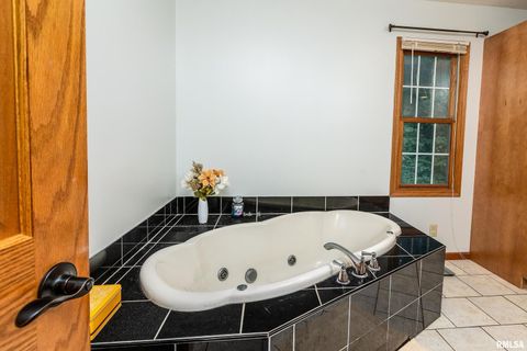 Tiny photo for 186 Bonnie Brae Road, Carbondale, IL 62901 (MLS # EB459672)