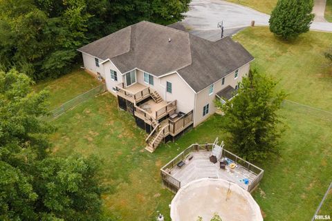 Tiny photo for 186 Bonnie Brae Road, Carbondale, IL 62901 (MLS # EB459672)