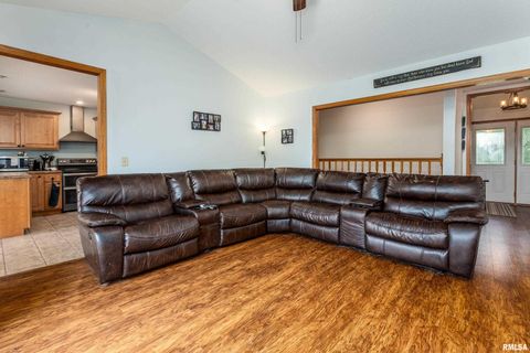 Tiny photo for 186 Bonnie Brae Road, Carbondale, IL 62901 (MLS # EB459672)