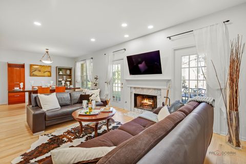 Tiny photo for 8 Ashford Court, Lincolnshire, IL 60069 (MLS # 12583487)