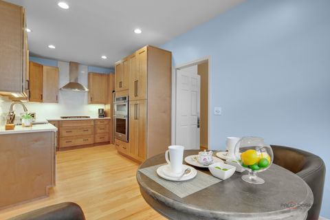 Tiny photo for 8 Ashford Court, Lincolnshire, IL 60069 (MLS # 12583487)