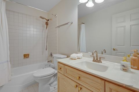 Tiny photo for 8 Ashford Court, Lincolnshire, IL 60069 (MLS # 12583487)