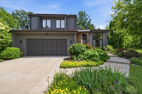 Photo of 1755 S Wiesbrook Road, Wheaton, IL 60189 (MLS # 12673041)