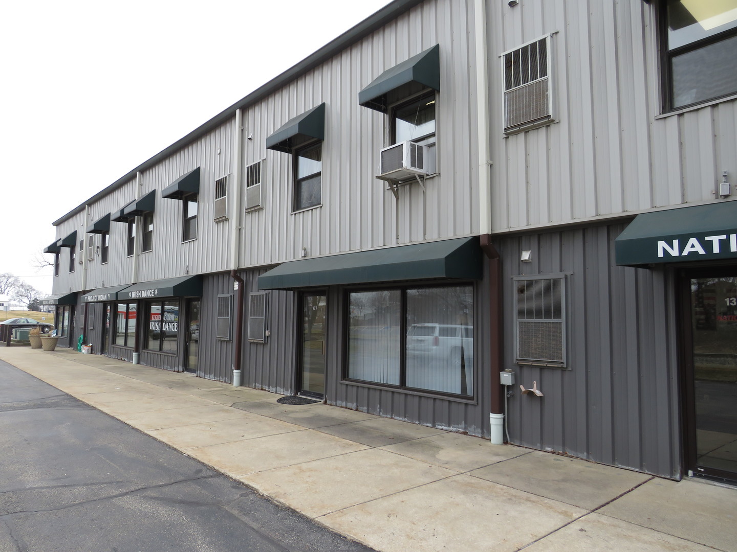 137 W Wapella Street 133