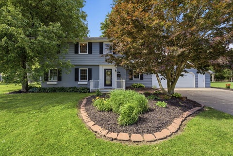 Photo of 17 Sunset Circle, Bettendorf, IA 52722 (MLS # 12699666)