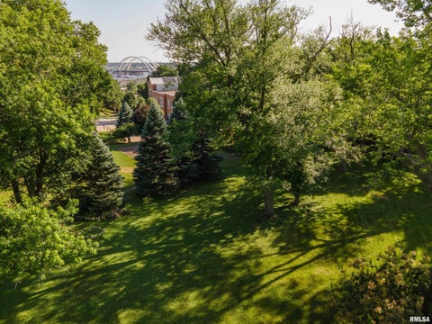 Tiny photo for 17 Sunset Circle, Bettendorf, IA 52722 (MLS # 12699666)