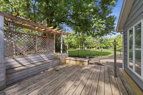 Tiny photo for 17 Sunset Circle, Bettendorf, IA 52722 (MLS # 12699666)