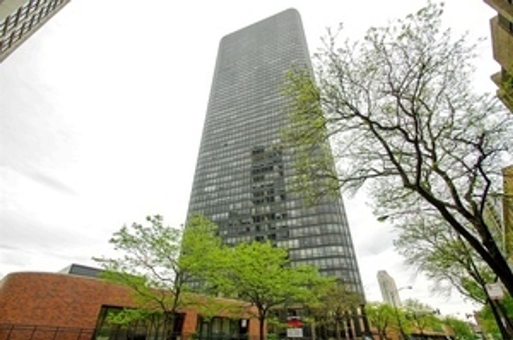 Photo for 5415 N Sheridan Road #2207, Chicago, IL 60640 (MLS # 12505964)