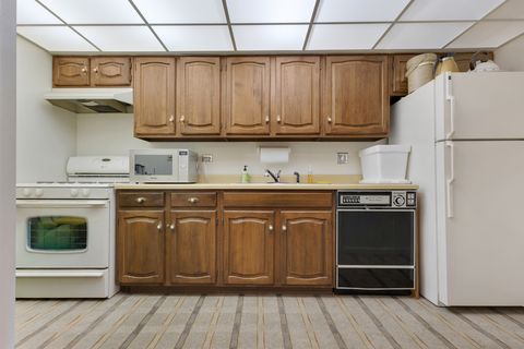 Tiny photo for 51 Old Oak Drive #302, Buffalo Grove, IL 60089 (MLS # 12490815)