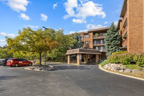Tiny photo for 51 Old Oak Drive #302, Buffalo Grove, IL 60089 (MLS # 12490815)