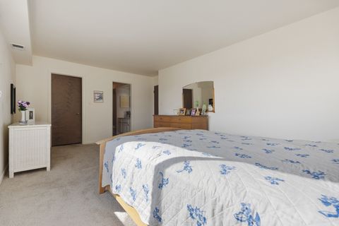Tiny photo for 51 Old Oak Drive #302, Buffalo Grove, IL 60089 (MLS # 12490815)