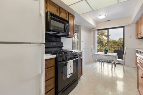 Tiny photo for 51 Old Oak Drive #302, Buffalo Grove, IL 60089 (MLS # 12490815)