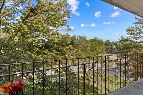 Tiny photo for 51 Old Oak Drive #302, Buffalo Grove, IL 60089 (MLS # 12490815)