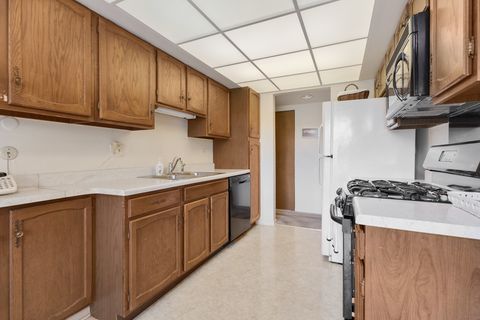 Tiny photo for 51 Old Oak Drive #302, Buffalo Grove, IL 60089 (MLS # 12490815)