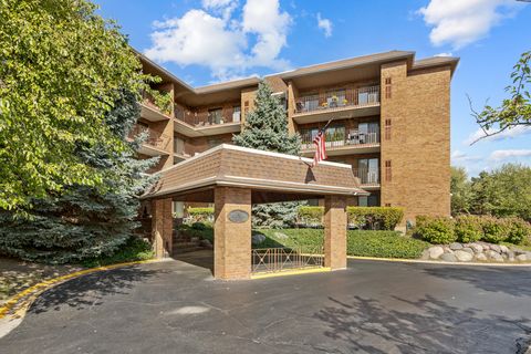 Tiny photo for 51 Old Oak Drive #302, Buffalo Grove, IL 60089 (MLS # 12490815)