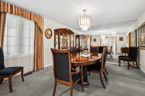 Tiny photo for 190 Southgate Drive, Vernon Hills, IL 60061 (MLS # 12420932)