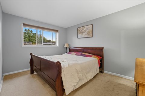 Tiny photo for 3 Oakview Court, Woodridge, IL 60517 (MLS # 12496042)