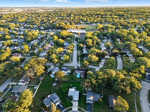 Tiny photo for 3 Oakview Court, Woodridge, IL 60517 (MLS # 12496042)