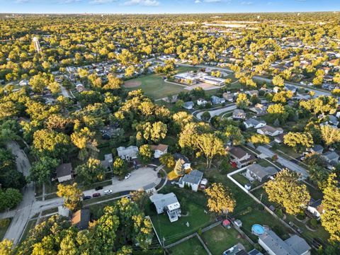 Tiny photo for 3 Oakview Court, Woodridge, IL 60517 (MLS # 12496042)