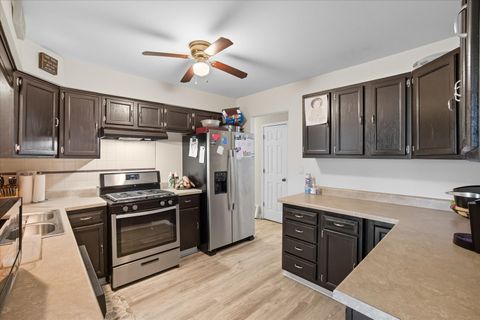 Tiny photo for 3 Oakview Court, Woodridge, IL 60517 (MLS # 12496042)