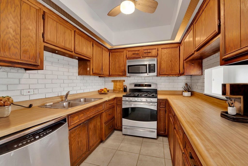 13513 Loomis Lane