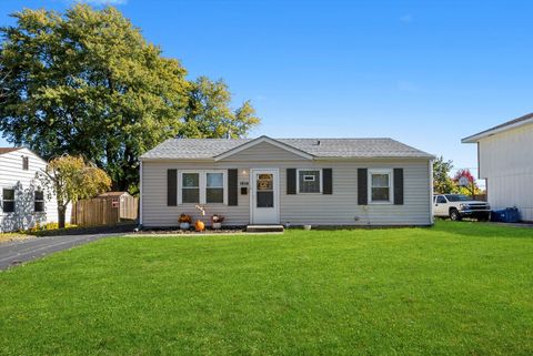 Photo of 1618 Innercircle Drive, Crest Hill, IL 60403 (MLS # 12510354)