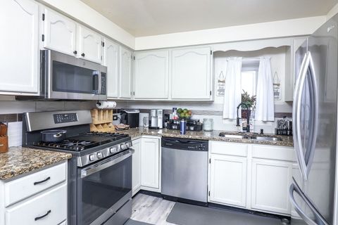Tiny photo for 6337 Roosevelt Road #309, Berwyn, IL 60402 (MLS # 12467975)