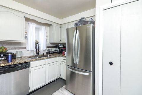 Tiny photo for 6337 Roosevelt Road #309, Berwyn, IL 60402 (MLS # 12467975)