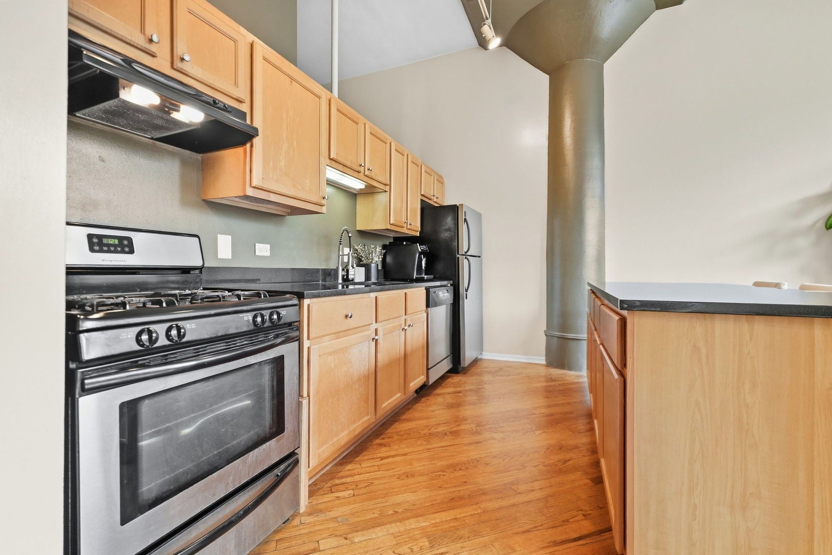 1801 W Larchmont Avenue 214