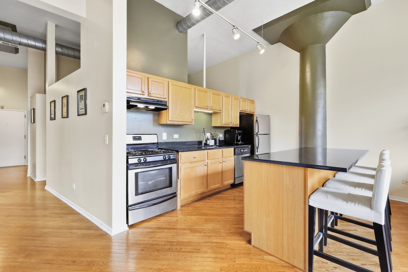 1801 W Larchmont Avenue 214