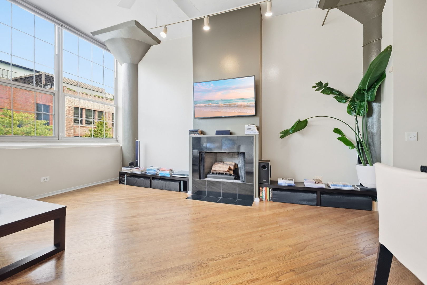 1801 W Larchmont Avenue 214
