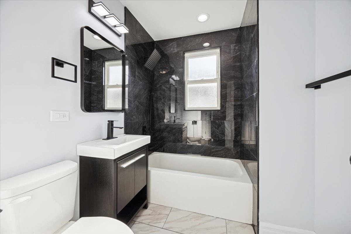 7521 S Parnell Avenue