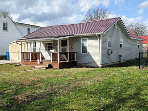 Photo of 127 Park Avenue, Flora, IL 62839 (MLS # 12587476)