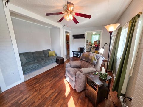 Tiny photo for 127 Park Avenue, Flora, IL 62839 (MLS # 12587476)