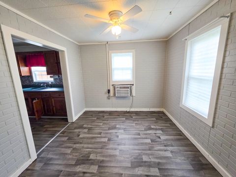 Tiny photo for 127 Park Avenue, Flora, IL 62839 (MLS # 12587476)