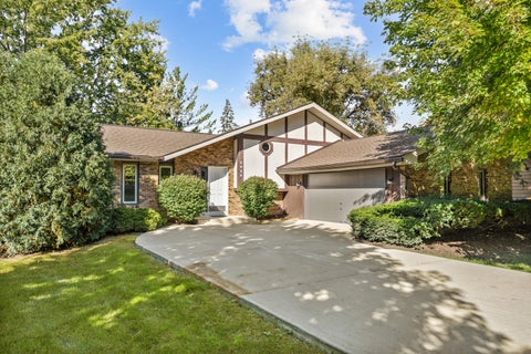 Photo of 2924 Hickory Court, Woodridge, IL 60517 (MLS # 12778836)