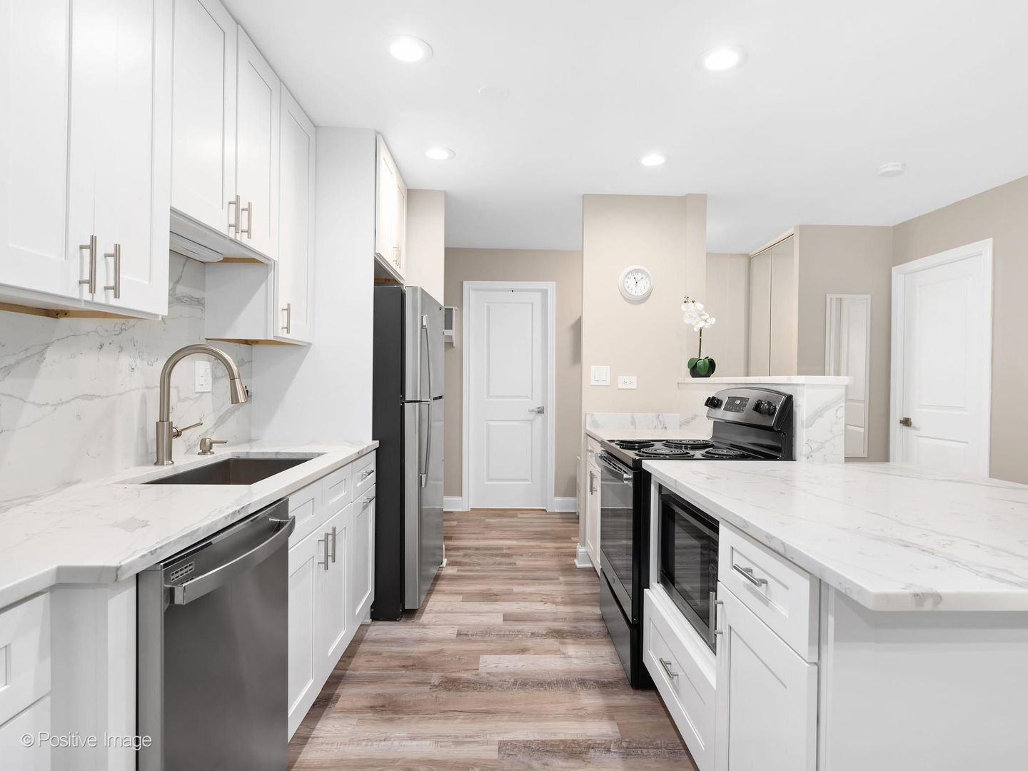 Properties 2 120 Lakeview Drive 417