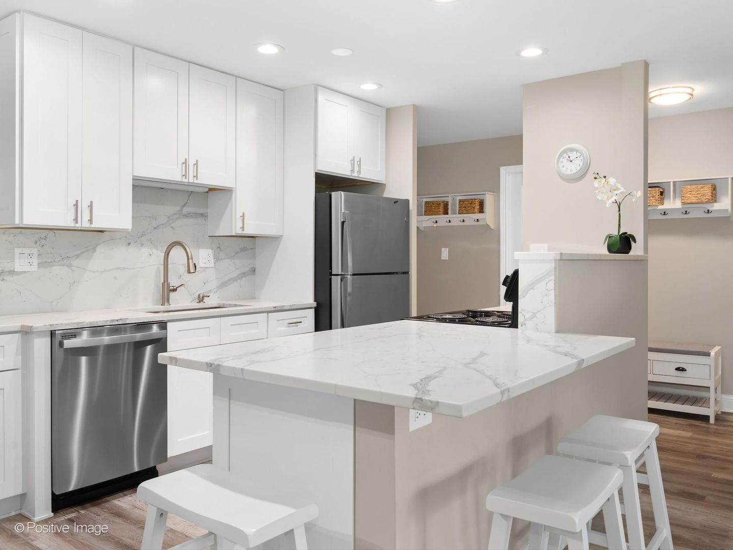 Properties 4 120 Lakeview Drive 417