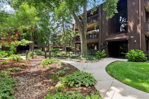 Tiny photo for 9555 Southwest Highway #1S, Oak Lawn, IL 60453 (MLS # 12696186)