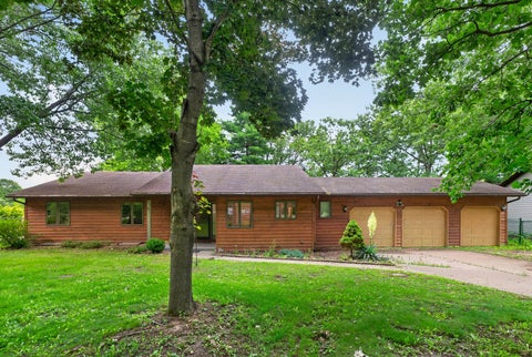 Photo of 1006 N White Pine Drive, Dixon, IL 61021 (MLS # 12685642)
