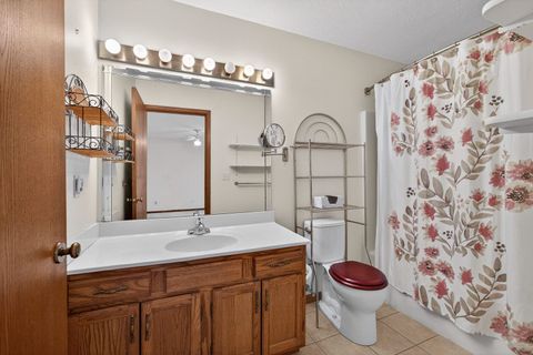 Tiny photo for 4000 46th St Court #5, Rock Island, IL 61201 (MLS # 100000264)