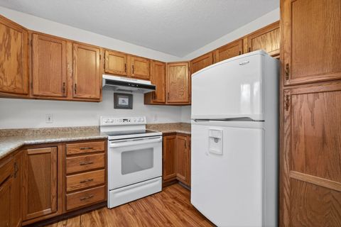 Tiny photo for 4000 46th St Court #5, Rock Island, IL 61201 (MLS # 100000264)