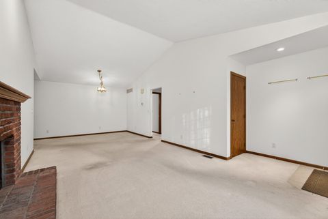 Tiny photo for 4000 46th St Court #5, Rock Island, IL 61201 (MLS # 100000264)