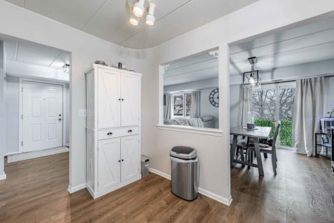 Tiny photo for 9527 S 54th Avenue #2B, Oak Lawn, IL 60453 (MLS # 12615238)