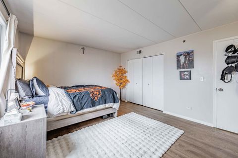 Tiny photo for 9527 S 54th Avenue #2B, Oak Lawn, IL 60453 (MLS # 12615238)