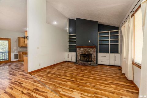 Tiny photo for 125 Princess Lane, Carbondale, IL 62901 (MLS # EB460361)