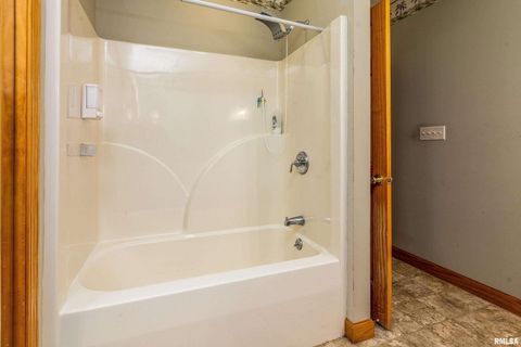 Tiny photo for 125 Princess Lane, Carbondale, IL 62901 (MLS # EB460361)